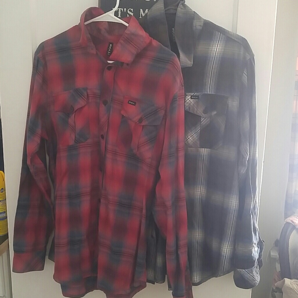 🔥2 RVCA button down shirts🔥